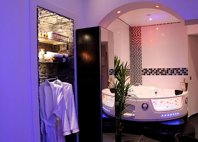 le love spa chambre avec jacuzzi privatif lyon