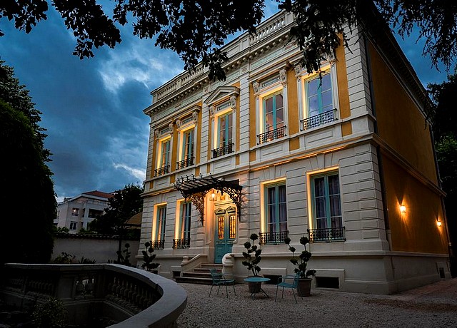 villa avec jacuzzi privatif dans la chambre à lyon villa 216