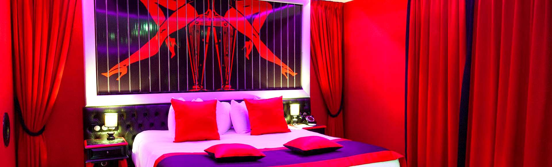 Miroir Au Dessus Du Lit Plafond Chambre D'hôtel Avec Miroir Au Plafond à Paris (2023) Cupiroom