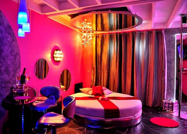 Hôtel et chambre avec jacuzzi privatif à Nantes • Cupiroom
