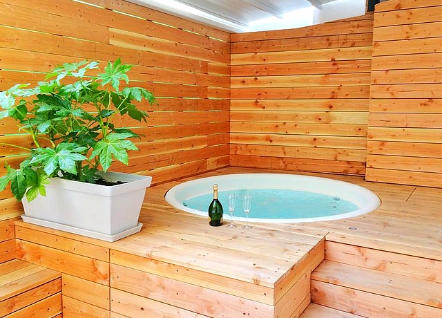 appartement avec jacuzzi privatif à Nice au Loft Romantique Spa