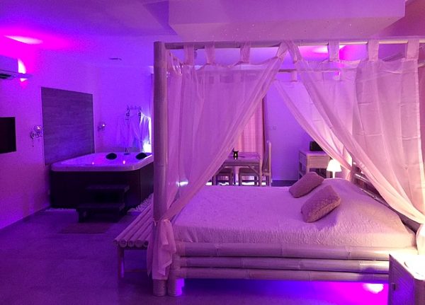 Hôtel Et Chambre Avec Jacuzzi Privatif à Montpellier (2022) Cupiroom