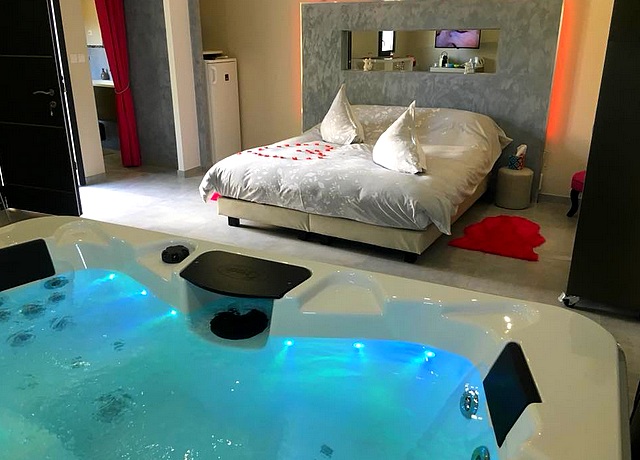 Jacuzzi et spa privatif entre Nîmes et Montpellier - La Vermeillade