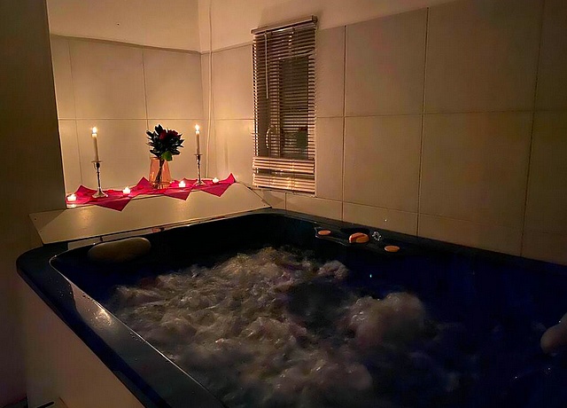 Chambre avec jacuzzi privatif à Strasbourg au Jacuzzi privatif Strasbourg