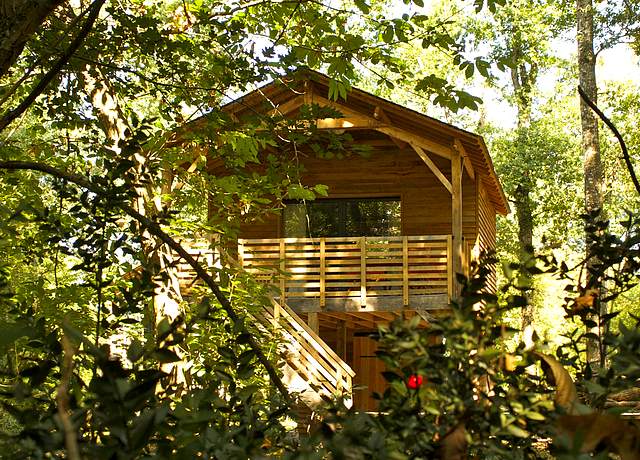 Dormir dans une cabane dans les arbres proche de Nantes aux Ecolodges de Loire