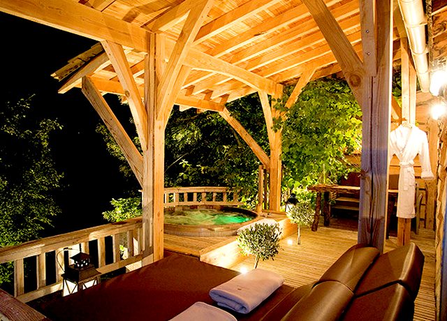 dormir dans une cabane dans les arbres toulouse domaine de viminies cabane et spa