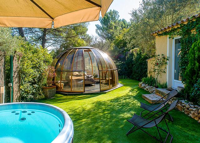 Dormir dans une bulle à Marseille au Domaine Jobert