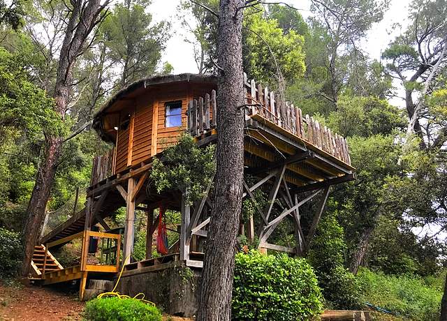 Dormir dans une cabane dans les arbres près de Nice à l'Auberge de la Tuilière