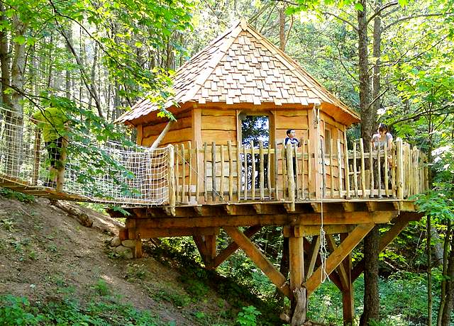 Dormir dans une cabane dans les arbres près de Strasbourg aux Cabanes Essentielles