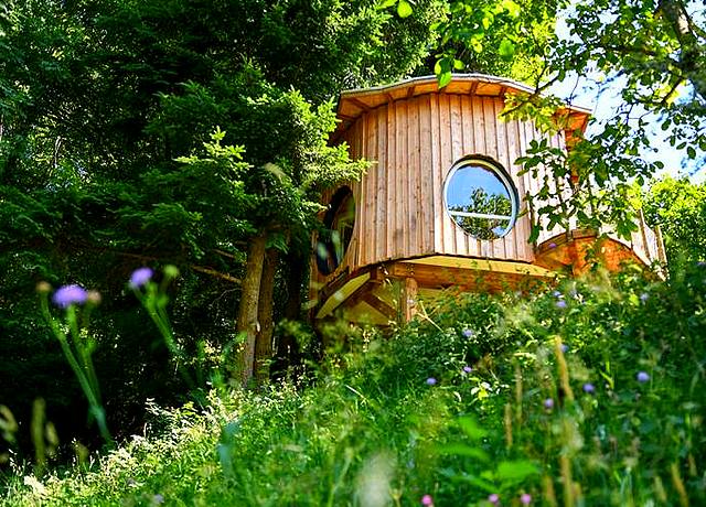 Dormir dans une cabane dans les arbres à proximité de Strasbourg aux Cabanes perchées du Grand Ballon